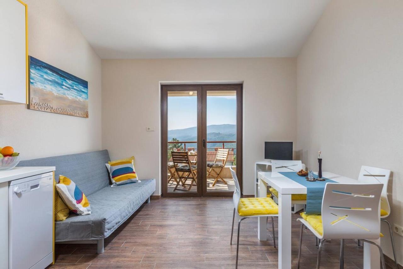 E&T Apartments With A Beautiful Pool Rabac Kültér fotó